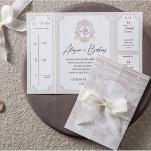 Ortaya Katlamalı Üstü Saray Tasarımlı Fiyonklu Davetiye Modeli