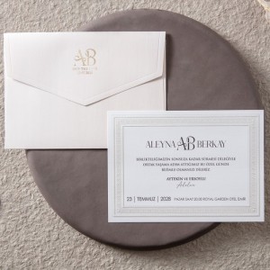 Yatay Krem Zarfa Yaldız Harf Baskılı İçi Kabartmalı Düğün Davetiyesi
