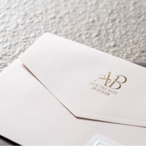 Yatay Krem Zarfa Yaldız Harf Baskılı İçi Kabartmalı Düğün Davetiyesi