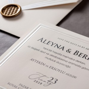 Kare Kabartma Dokulu Laklı Özel Mühürlü Düğün Davetiyesi