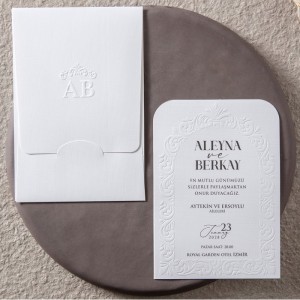 İçi Zarfı Kabartma Desenli Sade Davetiye Modeli