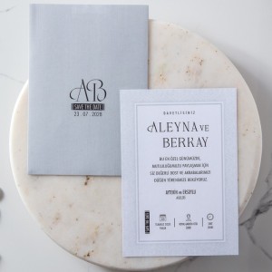 Gri Zarfa Harf Baskılı Sade Davetiye Modeli