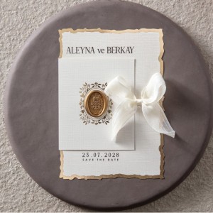 Yaldız Süslemeli Parşömen Tasarımlı Mühürlü Fiyonklu Davetiye Tasarımı