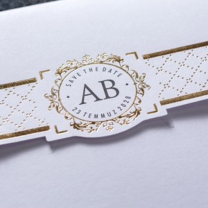 İçi Özel Kesim Nokta Desen Yaldız Süslemeli Davetiye Tasarımı