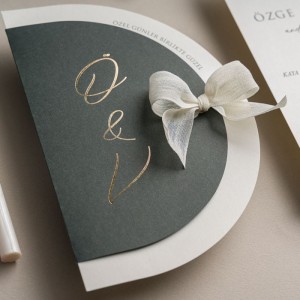 Yeşil Oval Katlamalı Zarflı Fiyonklu Yaldız Baskılı Davetiye