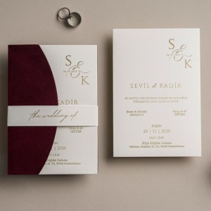 Bordo Soldan Katlamalı Zarflı Kuşaklı Sade Davetiye Modeli