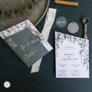 Çiçek Desenli ve Hasır İpli Özel Tasarım Davetiye Seti