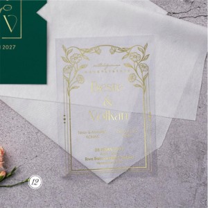 Altın Varaklı ve Floral Desenli Modern Şeffaf Düğün Davetiyesi