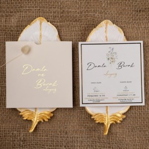 Altın Varak Detaylı ve Floral Motifli Modern Düğün Davetiyesi