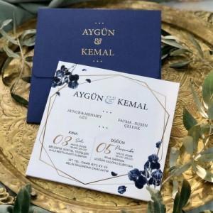 Geometrik Altın Çerçeveli ve Floral Detaylı Yaldız Baskılı Lacivert Davetiye