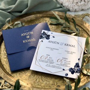 Geometrik Altın Çerçeveli ve Floral Detaylı Yaldız Baskılı Lacivert Davetiye